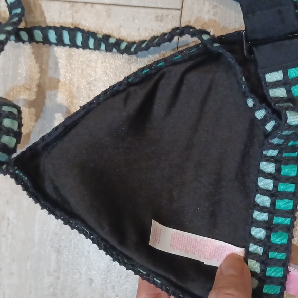 Victoria's Secret Black Bikini Top - Picture 4 of 8